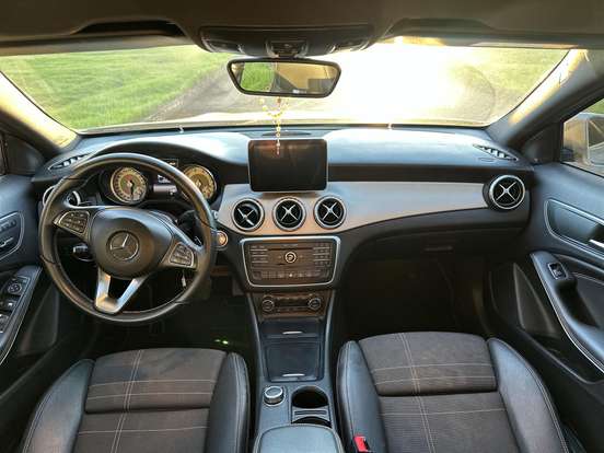 MERCEDES-BENZ-GLA 200-2015