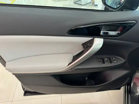 MITSUBISHI-ECLIPSE CROSS-1.5 MIVEC TURBO GASOLINA HPE-S CVT MITSUBISHI-ECLIPSE CROSS-2025