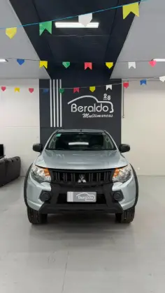 MITSUBISHI L200 TRITON 2.4 16V TURBO DIESEL SPORT GLX CD 4P 4X4 MANUAL MITSUBISHI L200 TRITON 2.4 16V TURBO DIESEL SPORT GLX CD 4P 4X4 MANUAL