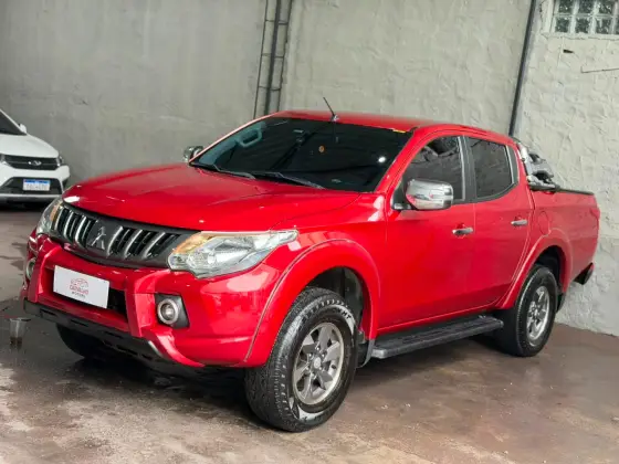 MITSUBISHI L200 TRITON 2.4 16V TURBO DIESEL SPORT HPE CD 4P 4X4 AUTOMÁTICO MITSUBISHI L200 TRITON 2.4 16V TURBO DIESEL SPORT HPE CD 4P 4X4 AUTOMÁTICO
