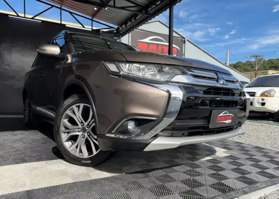MITSUBISHI OUTLANDER 2.0 COMFORT 16V GASOLINA 4P AUTOMÁTICO MITSUBISHI OUTLANDER 2.0 COMFORT 16V GASOLINA 4P AUTOMÁTICO