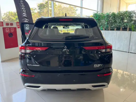 MITSUBISHI-OUTLANDER-2025