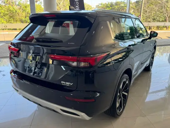 MITSUBISHI-OUTLANDER-2025