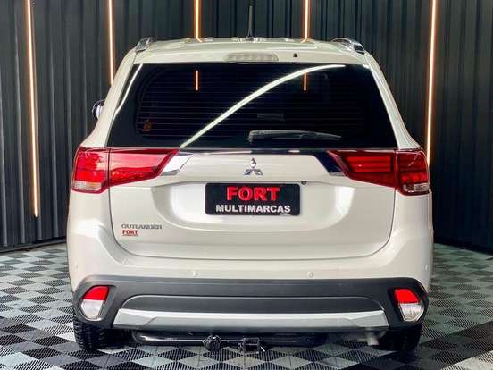 MITSUBISHI-OUTLANDER-2.0 16V GASOLINA 4P AUTOMÁTICO MITSUBISHI-OUTLANDER-2015