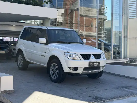 MITSUBISHI PAJERO TR4 2.0 4X4 16V 140CV FLEX 4P AUTOMÁTICO MITSUBISHI PAJERO TR4 2.0 4X4 16V 140CV FLEX 4P AUTOMÁTICO