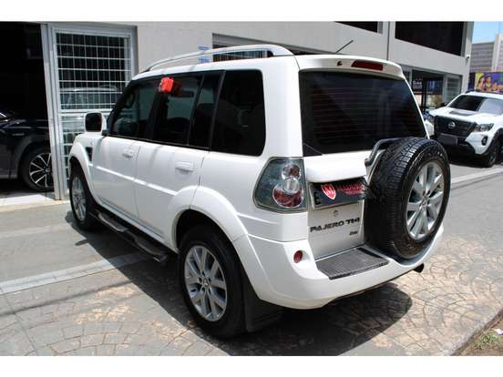 MITSUBISHI-PAJERO TR4-2013