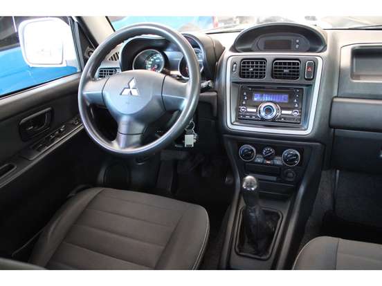 MITSUBISHI-PAJERO TR4-2.0 4X2 16V 140CV FLEX 4P MANUAL MITSUBISHI-PAJERO TR4-2013