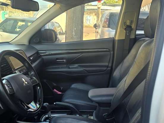 MITSUBISHI-OUTLANDER-2.0 COMFORT 16V GASOLINA 4P AUTOMÁTICO MITSUBISHI-OUTLANDER-2017