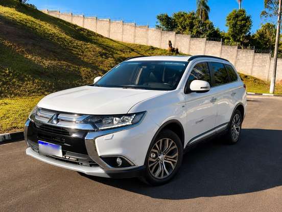 MITSUBISHI-OUTLANDER-3.0 GT 4X4 V6 24V GASOLINA 4P AUTOMÁTICO MITSUBISHI-OUTLANDER-2015