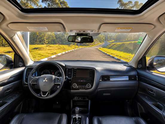 MITSUBISHI-OUTLANDER-3.0 GT 4X4 V6 24V GASOLINA 4P AUTOMÁTICO MITSUBISHI-OUTLANDER-2015