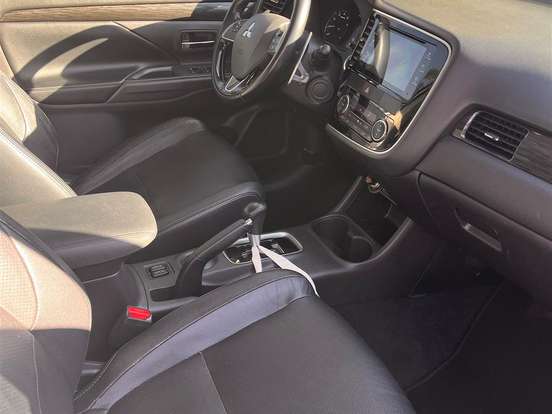 MITSUBISHI-OUTLANDER-3.0 GT 4X4 V6 24V GASOLINA 4P AUTOMÁTICO MITSUBISHI-OUTLANDER-2015