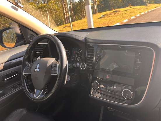 MITSUBISHI-OUTLANDER-2015