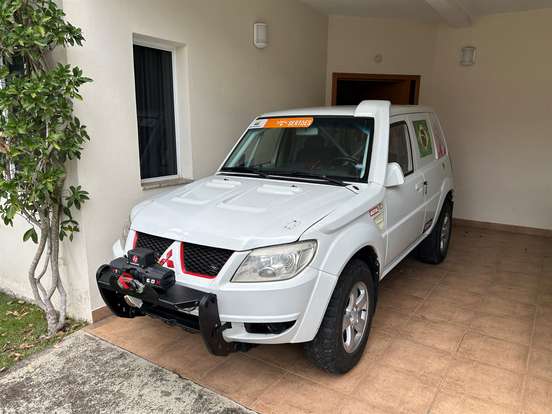 MITSUBISHI-PAJERO TR4-2010