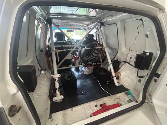 MITSUBISHI-PAJERO TR4-2010