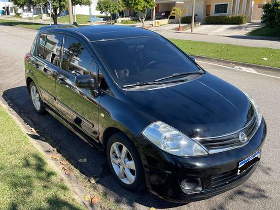 NISSAN-TIIDA-2012