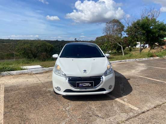 PEUGEOT-208-2015