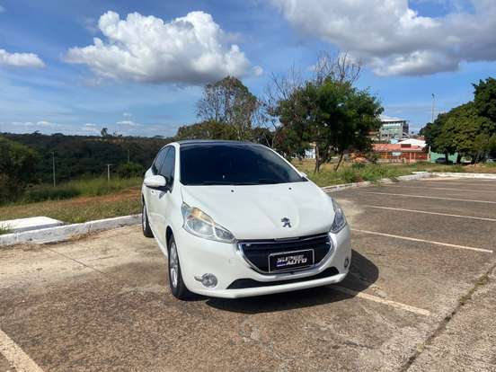PEUGEOT-208-2015