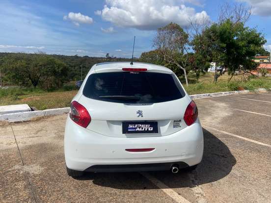 PEUGEOT-208-2015