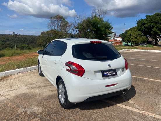 PEUGEOT-208-2015