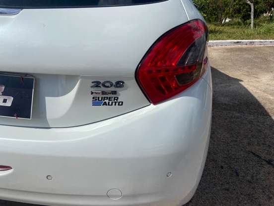 PEUGEOT-208-2015