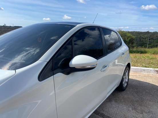 PEUGEOT-208-2015