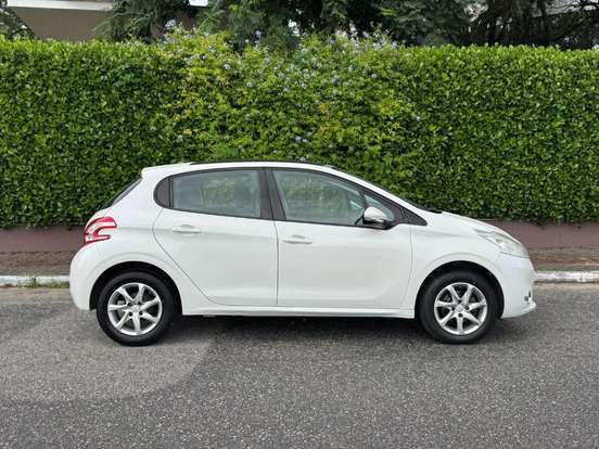 PEUGEOT-208-1.6 ALLURE 16V FLEX 4P AUTOMÁTICO PEUGEOT-208-2016