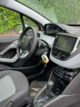PEUGEOT-208-2016