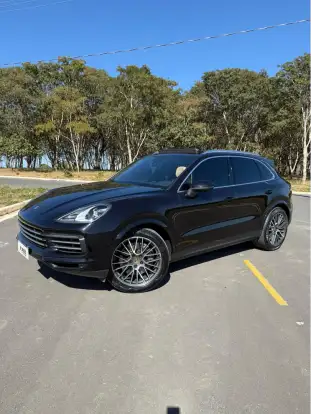 PORSCHE-CAYENNE-2018