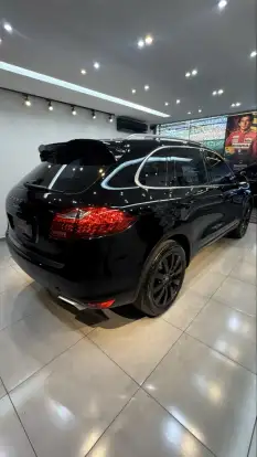 PORSCHE-CAYENNE-2012