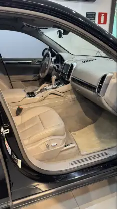 PORSCHE-CAYENNE-2012