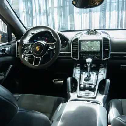 PORSCHE-CAYENNE-2015