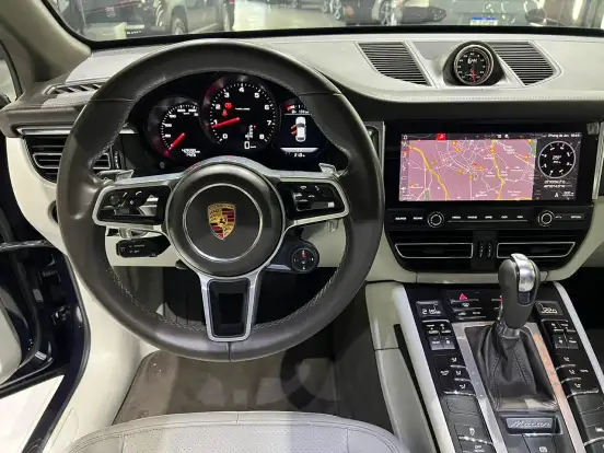 PORSCHE-MACAN-2021