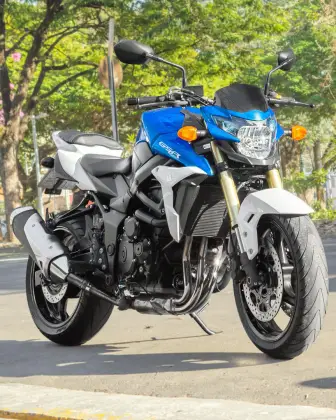 SUZUKI GSR 750 SUZUKI GSR 750