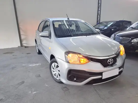 TOYOTA ETIOS 1.5 XS 16V FLEX 4P AUTOMÁTICO TOYOTA ETIOS 1.5 XS 16V FLEX 4P AUTOMÁTICO
