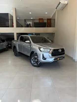 TOYOTA-HILUX-2.8 D-4D TURBO DIESEL CD SRV 4X4 AUTOMÁTICO TOYOTA-HILUX-2020