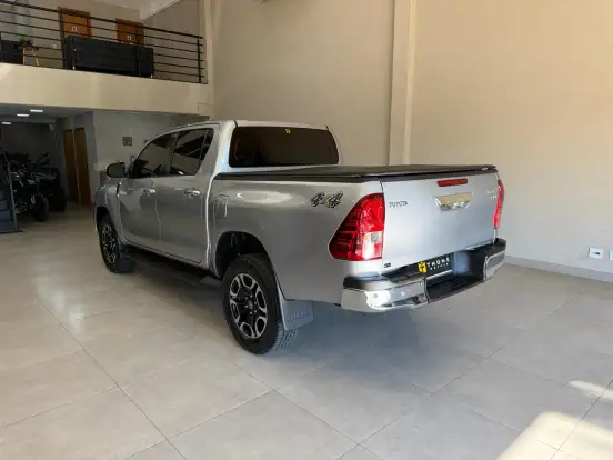 TOYOTA-HILUX-2.8 D-4D TURBO DIESEL CD SRV 4X4 AUTOMÁTICO TOYOTA-HILUX-2020