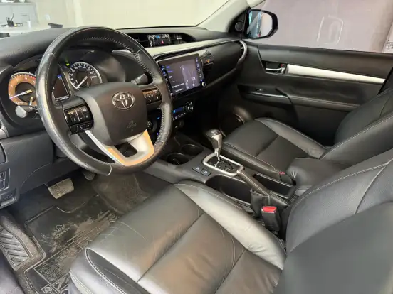 TOYOTA-HILUX-2.8 D-4D TURBO DIESEL CD SRV 4X4 AUTOMÁTICO TOYOTA-HILUX-2020
