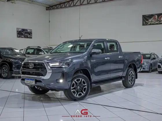 TOYOTA HILUX 2.8 D-4D TURBO DIESEL CD SRX 4X4 AUTOMÁTICO