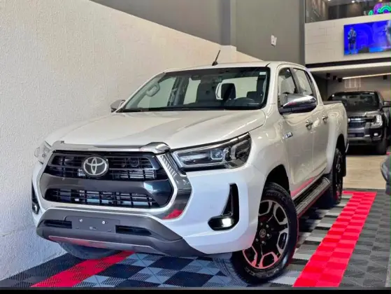 TOYOTA HILUX 2.8 D-4D TURBO DIESEL CD SRX 4X4 AUTOMÁTICO TOYOTA HILUX 2.8 D-4D TURBO DIESEL CD SRX 4X4 AUTOMÁTICO