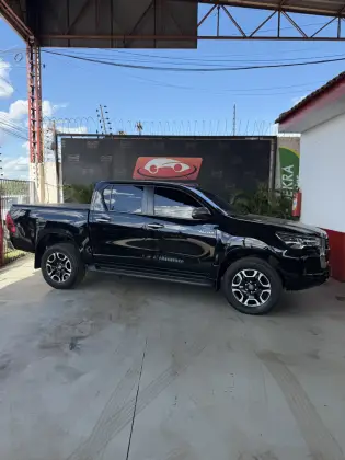 TOYOTA HILUX 2.8 D-4D TURBO DIESEL CD SRX 4X4 AUTOMÁTICO TOYOTA HILUX 2.8 D-4D TURBO DIESEL CD SRX 4X4 AUTOMÁTICO