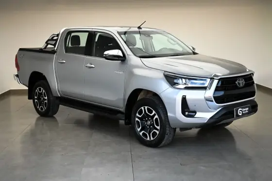 TOYOTA HILUX 2.8 D-4D TURBO DIESEL CD SRX 4X4 AUTOMÁTICO