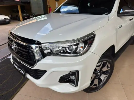 TOYOTA-HILUX-2019