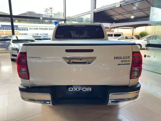 TOYOTA-HILUX-2019