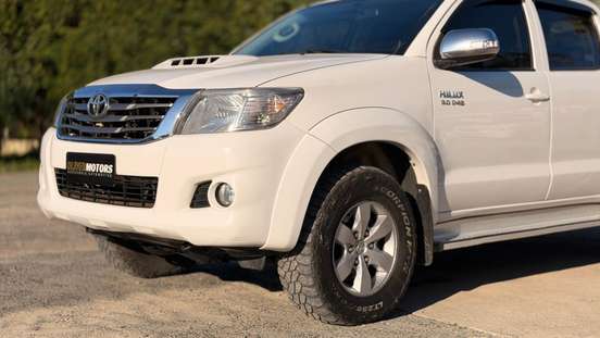 TOYOTA-HILUX-2.7 SRV 4X4 CD 16V FLEX 4P AUTOMÁTICO TOYOTA-HILUX-2013
