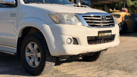 TOYOTA-HILUX-2013