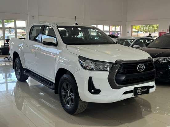 TOYOTA-HILUX-2023