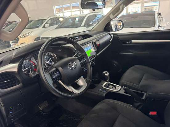 TOYOTA-HILUX-2.8 D-4D TURBO DIESEL CD SR 4X4 AUTOMÁTICO TOYOTA-HILUX-2023