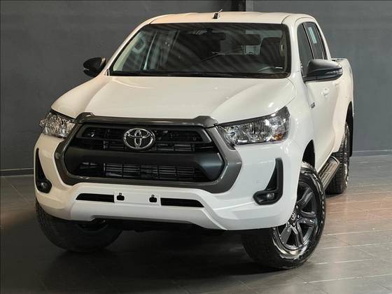 TOYOTA HILUX 2.8 D-4D TURBO DIESEL CD SR 4X4 AUTOMÁTICO