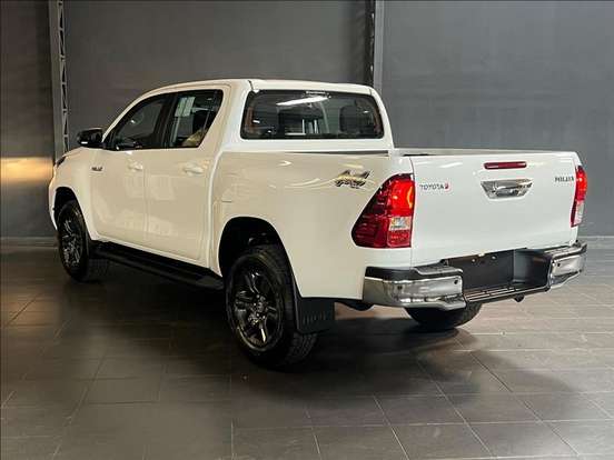 TOYOTA-HILUX-2026
