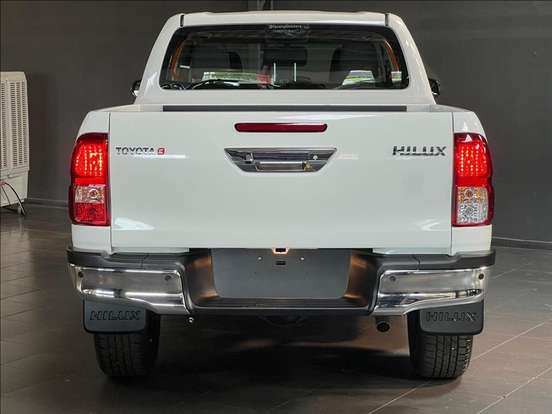 TOYOTA-HILUX-2.8 D-4D TURBO DIESEL CD SR 4X4 AUTOMÁTICO TOYOTA-HILUX-2026